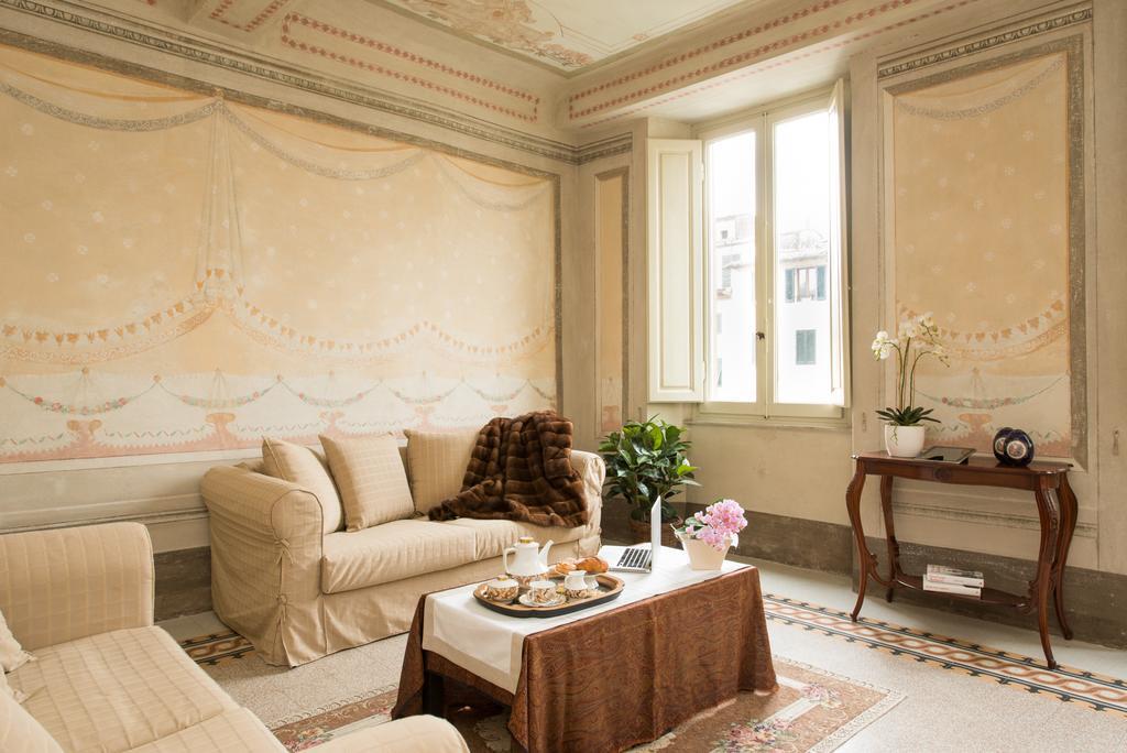 Palazzo Piazza Mazzini Pescia Quarto foto